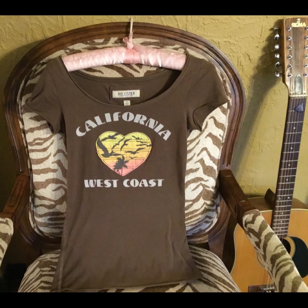 HOLLISTER T-SHIRT